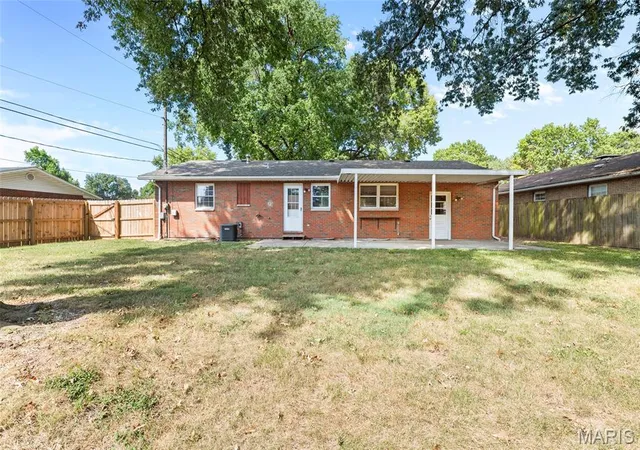 Photo 3 of Single family home for sale at 3128 Princeton Dr, Granite City, IL 62040 | MLS# MIS26060296 | Listing updated on 2026-09-21