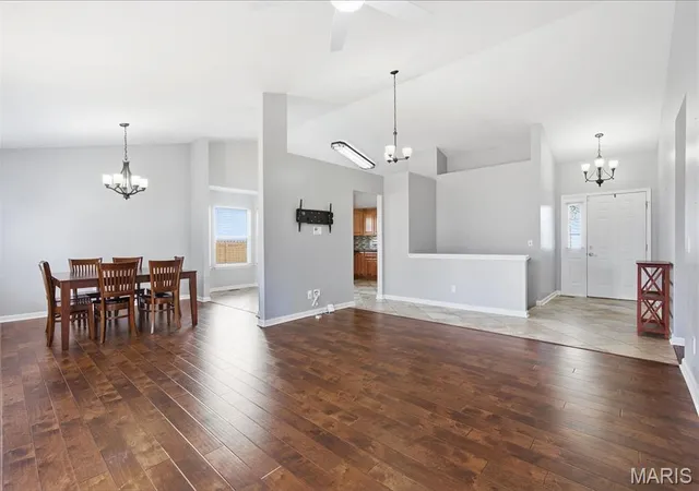 Photo 3 of Sale Pending at 31 Old Winery Ct, Saint Peters, MO 63303 | MLS# MIS26060306 | Listing updated on 2026-10-26