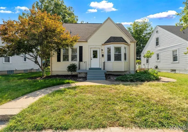 Photo 1 of Single family home for sale at 1165 Jackson St, Saint Charles, MO 63301 | MLS# MIS26060307 | Listing updated on 2026-10-02