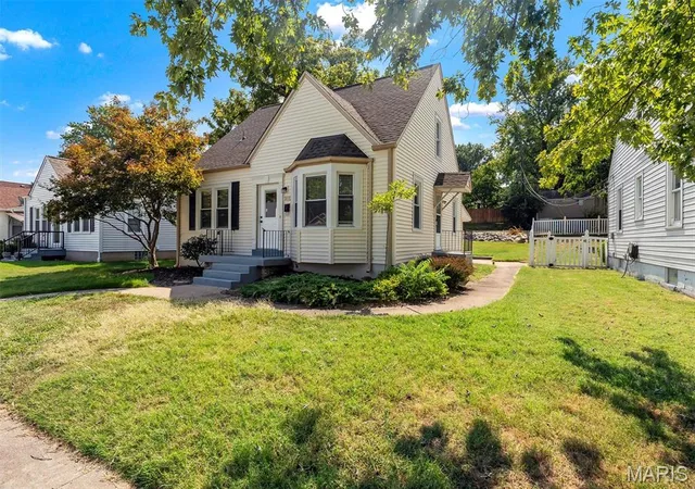 Photo 2 of Single family home for sale at 1165 Jackson St, Saint Charles, MO 63301 | MLS# MIS26060307 | Listing updated on 2026-10-02