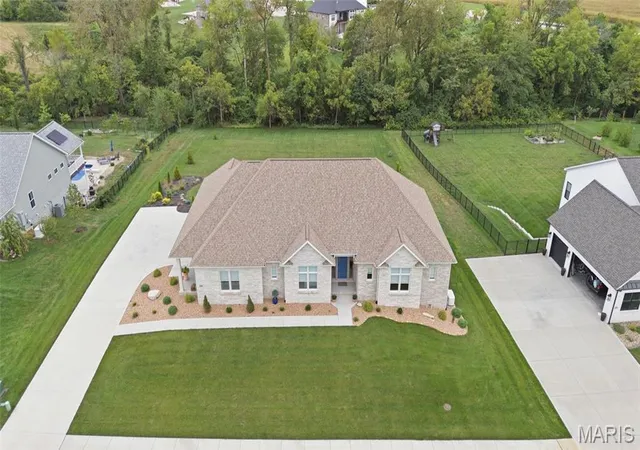 Photo 2 of Single family home for sale at 3742 Thicket Dr, Belleville, IL 62221 | MLS# MIS26060310 | Listing updated on 2026-10-07