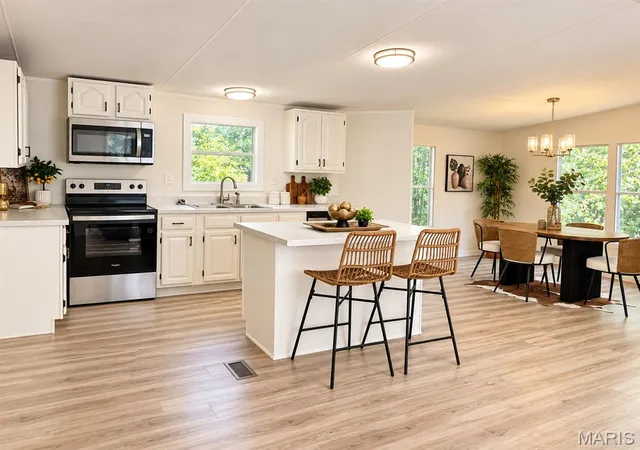 Photo 3 of Manufactured home for sale at 871 Debra Jane Ln, Saint Clair, MO 63077 | MLS# MIS26060313 | Listing updated on 2026-10-20