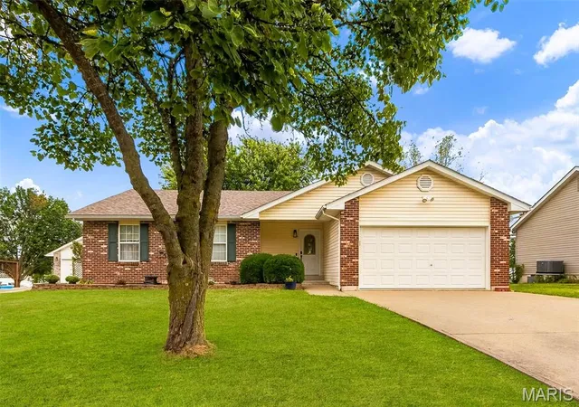 Single family home for sale at 1005 Southway Dr, Bowling Green, MO 63334 | MLS# MIS26060316