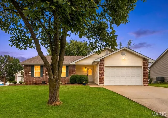 Photo 2 of Single family home for sale at 1005 Southway Dr, Bowling Green, MO 63334 | MLS# MIS26060316 | Listing updated on 2026-09-18