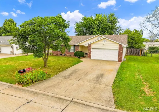 Photo 3 of Single family home for sale at 1005 Southway Dr, Bowling Green, MO 63334 | MLS# MIS26060316 | Listing updated on 2026-09-18