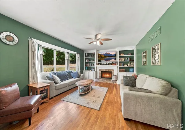 Photo 4 of Single family home for sale at 5 Autumn Peak Ct, Fenton, MO 63026 | MLS# MIS26060317 | Listing updated on 2026-10-05