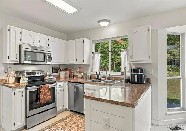 Photo 2 of Single family home for sale at 5 Autumn Peak Ct, Fenton, MO 63026 | MLS# MIS26060317 | Listing updated on 2026-10-05