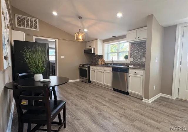 Photo 4 of Single family home for sale at 522 B St, Bethalto, IL 62010 | MLS# MIS26060321 | Listing updated on 2026-09-24