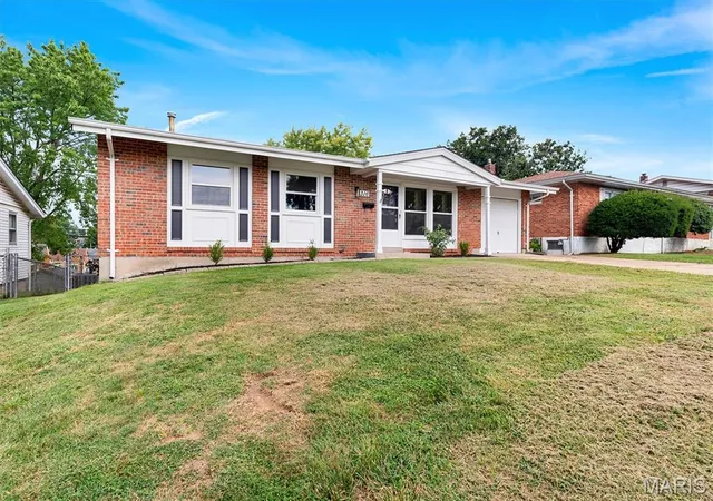 Photo 1 of Sale Pending at 316 Southwark Ln, Saint Louis, MO 63125 | MLS# MIS26060322 | Listing updated on 2026-09-25