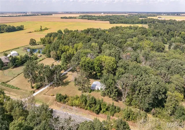 Photo 3 of Single family home for sale at 13390 Staunton Bunker Hl Rd, Bunker Hill, IL 62014 | MLS# MIS26060333 | Listing updated on 2026-09-27