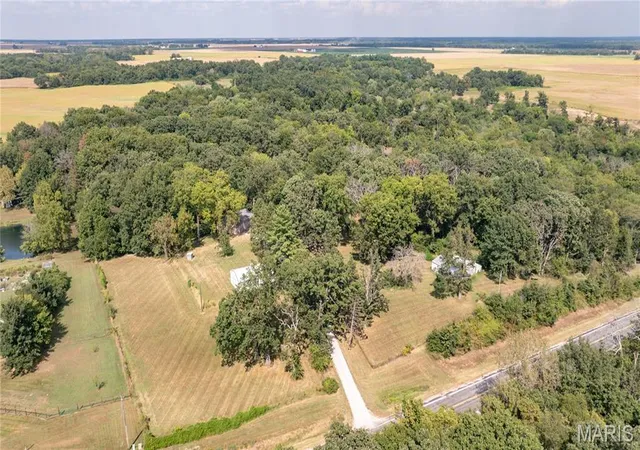 Photo 4 of Single family home for sale at 13390 Staunton Bunker Hl Rd, Bunker Hill, IL 62014 | MLS# MIS26060333 | Listing updated on 2026-09-27