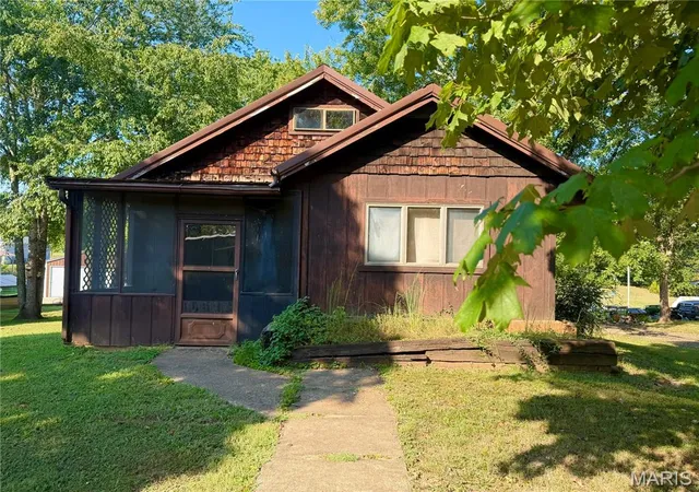 Photo 2 of Single family home for sale at 806 Buford Blvd, Fredericktown, MO 63645 | MLS# MIS26060341 | Listing updated on 2026-09-19