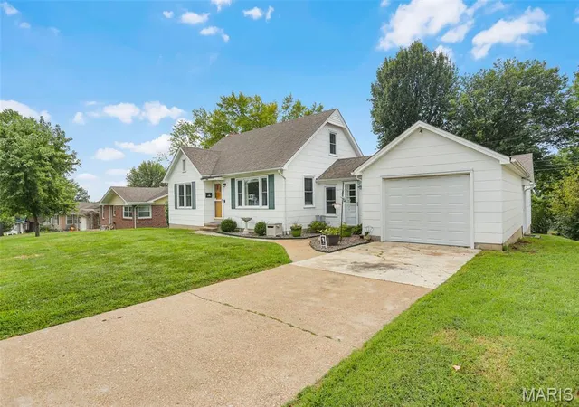 Photo 3 of Sale Pending at 704 W 9th Street, Washington, MO 63090 | MLS# MIS26060351 | Listing updated on 2026-09-28
