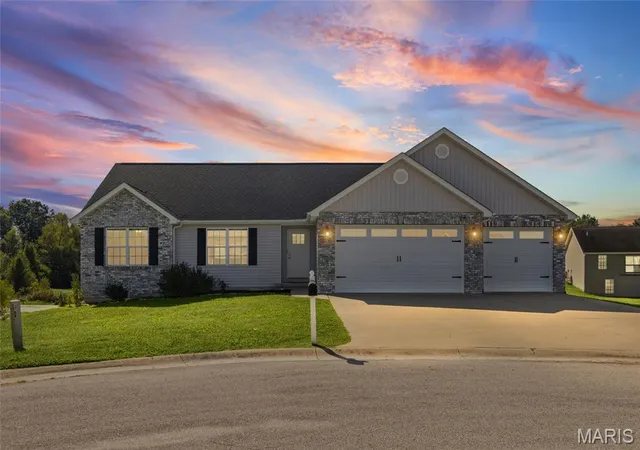 Photo 1 of Sale Pending at 866 Pebble Beach Ct, Union, MO 63084 | MLS# MIS26060362 | Listing updated on 2026-09-26