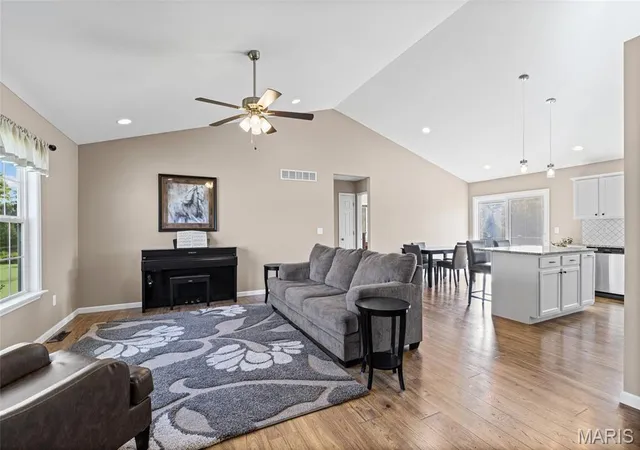 Photo 3 of Sale Pending at 866 Pebble Beach Ct, Union, MO 63084 | MLS# MIS26060362 | Listing updated on 2026-09-26