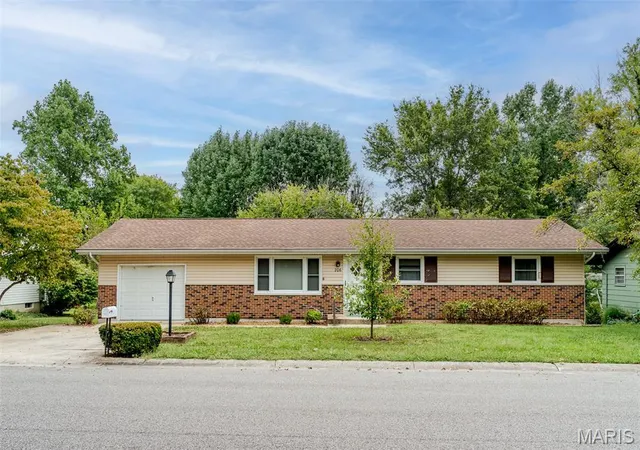 Photo 1 of Single family home for sale at 206 Valley Dr, Washington, MO 63090 | MLS# MIS26060363 | Listing updated on 2026-10-03