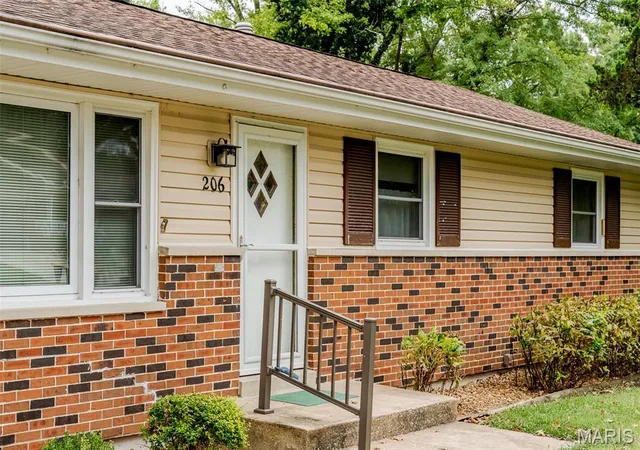 Photo 2 of Single family home for sale at 206 Valley Dr, Washington, MO 63090 | MLS# MIS26060363 | Listing updated on 2026-10-03