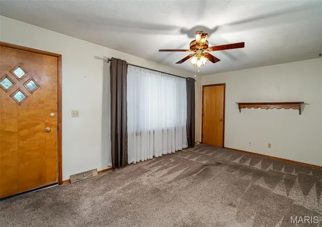 Photo 3 of Single family home for sale at 206 Valley Dr, Washington, MO 63090 | MLS# MIS26060363 | Listing updated on 2026-10-03