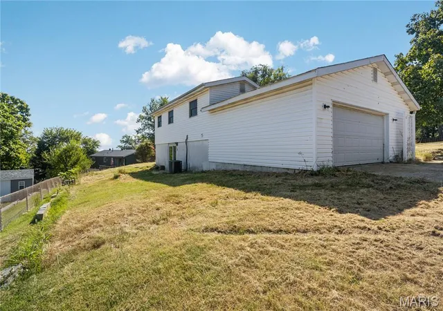 Photo 3 of Single family home for sale at 5050 Country View Dr, Imperial, MO 63052 | MLS# MIS26060369 | Listing updated on 2026-09-23