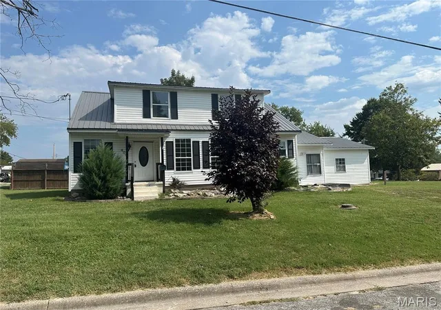 Photo 1 of Single family home for sale at 404 S Vine St, Sparta, IL 62286 | MLS# MIS26060372 | Listing updated on 2026-09-22