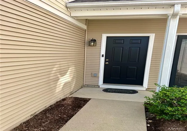 Photo 3 of Sale Pending at 1953 Celebration Park Cir, Belleville, IL 62220 | MLS# MIS26060377 | Listing updated on 2026-09-28