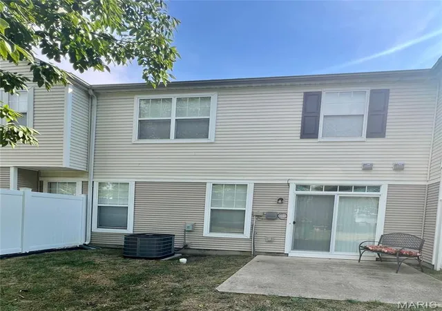 Listing Photo 4 - Condo for sale in building located at 1953 Celebration Park Cir, Belleville, IL 62220