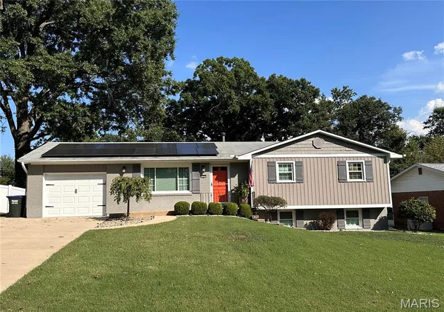 Photo 1 of Sale Pending at 1360 N Glenwood Dr, Columbia, IL 62236 | MLS# MIS26060388 | Listing updated on 2026-09-24