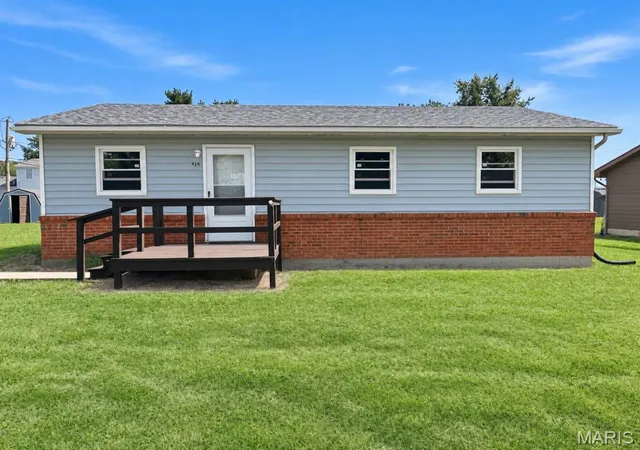 Photo 1 of Single family home for sale at 912 Southard Pl, South Roxana, IL 62087 | MLS# MIS26060395 | Listing updated on 2026-10-08