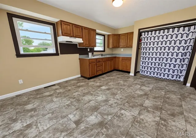Photo 3 of Single family home for sale at 912 Southard Pl, South Roxana, IL 62087 | MLS# MIS26060395 | Listing updated on 2026-10-08