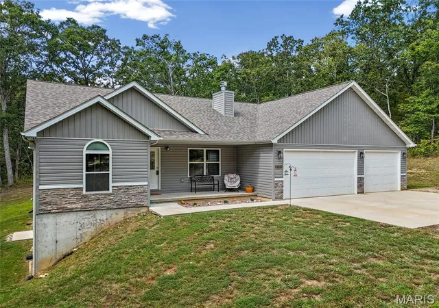 Photo 3 of Sale Pending at 1103 Hickory Ct, Valles Mines, MO 63087 | MLS# MIS26060396 | Listing updated on 2026-09-21