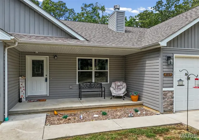 Photo 3 of Sale Pending at 1103 Hickory Ct, Valles Mines, MO 63087 | MLS# MIS26060396 | Listing updated on 2026-09-21