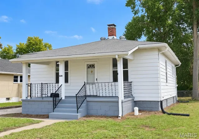 Photo 1 of Single family home for sale at 520 Lincoln Ave, East Alton, IL 62024 | MLS# MIS26060404 | Listing updated on 2026-09-18