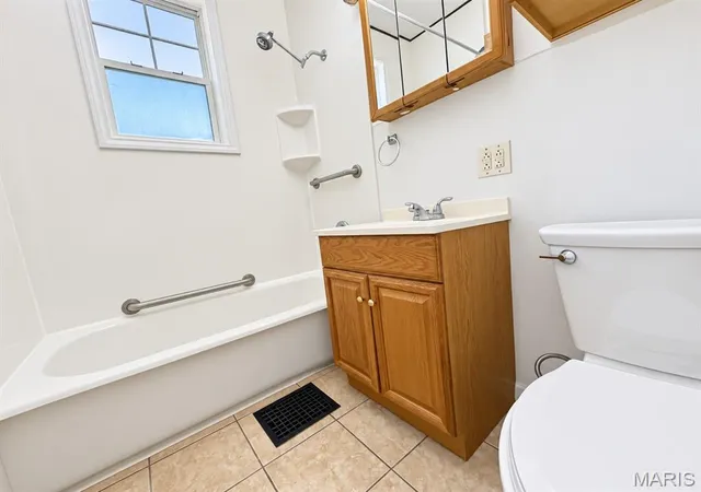 Photo 4 of Single family home for sale at 520 Lincoln Ave, East Alton, IL 62024 | MLS# MIS26060404 | Listing updated on 2026-09-18