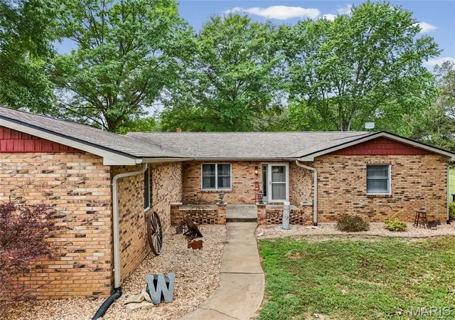 Photo 3 of Single family home for sale at 4319 US Hwy 61, Bloomsdale, MO 63627 | MLS# MIS26060411 | Listing updated on 2026-09-30