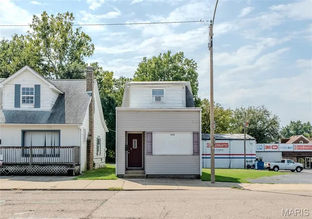 Multi family home for sale at 1610 W Main St, Belleville, IL 62220 | MLS# MIS26060412