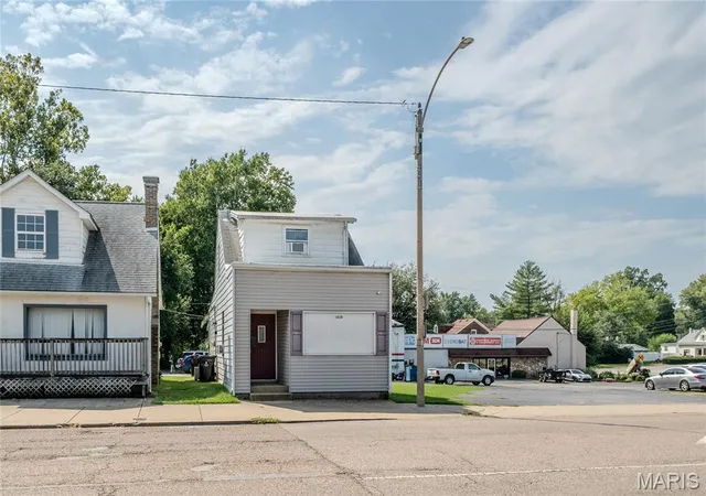 Photo 3 of Multi family home for sale at 1610 W Main St, Belleville, IL 62220 | MLS# MIS26060412 | Listing updated on 2026-10-09
