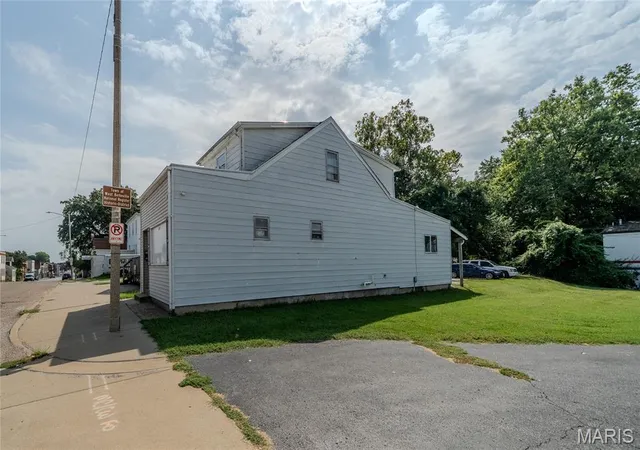 Photo 3 of Multi family home for sale at 1610 W Main St, Belleville, IL 62220 | MLS# MIS26060412 | Listing updated on 2026-10-09