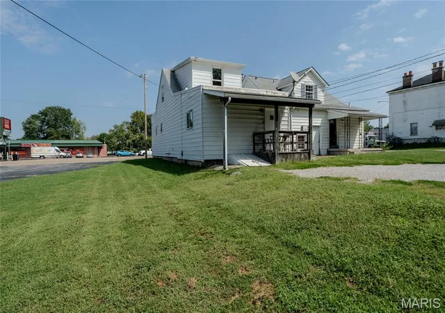 Photo 4 of Multi family home for sale at 1610 W Main St, Belleville, IL 62220 | MLS# MIS26060412 | Listing updated on 2026-10-09