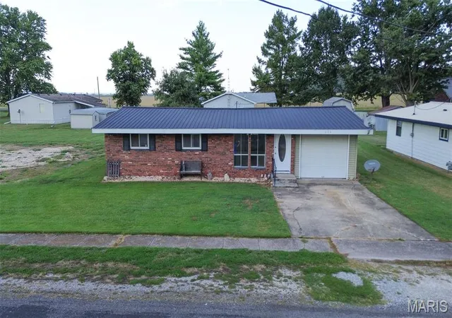 Photo 1 of Single family home for sale at 224 Elm St, Eldred, IL 62027 | MLS# MIS26060414 | Listing updated on 2026-09-29