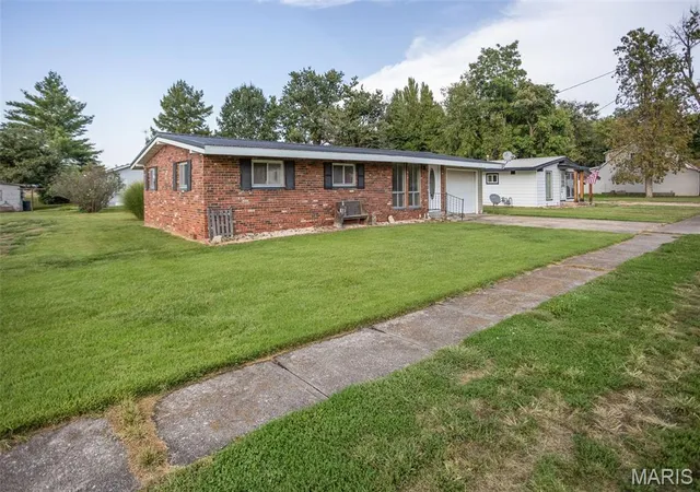 Photo 2 of Single family home for sale at 224 Elm St, Eldred, IL 62027 | MLS# MIS26060414 | Listing updated on 2026-09-29