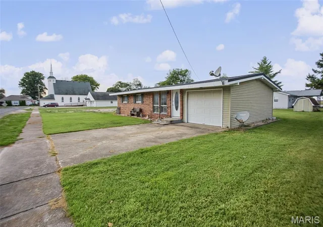 Photo 3 of Single family home for sale at 224 Elm St, Eldred, IL 62027 | MLS# MIS26060414 | Listing updated on 2026-09-29