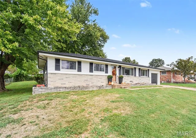 Photo 2 of Single family home for sale at 661 Sun Valley N, Arnold, MO 63010 | MLS# MIS26060415 | Listing updated on 2026-09-29