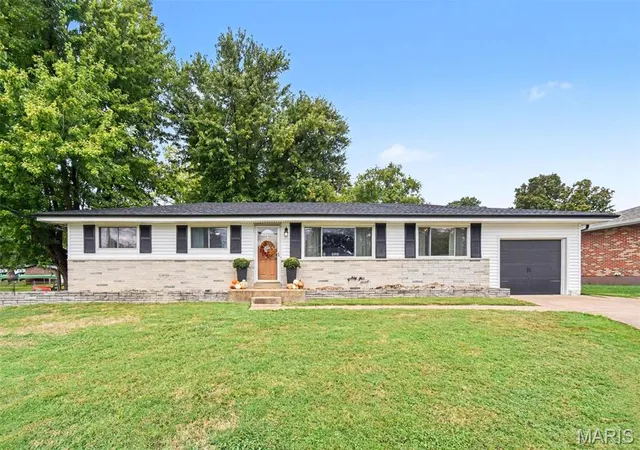 Photo 3 of Single family home for sale at 661 Sun Valley N, Arnold, MO 63010 | MLS# MIS26060415 | Listing updated on 2026-09-29
