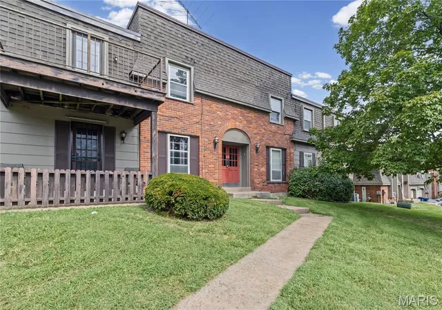 Photo 4 of Condo for sale at 6643 Blossomwood Dr #D, Florissant, MO 63033 | MLS# MIS26060422 | Listing updated on 2026-09-18