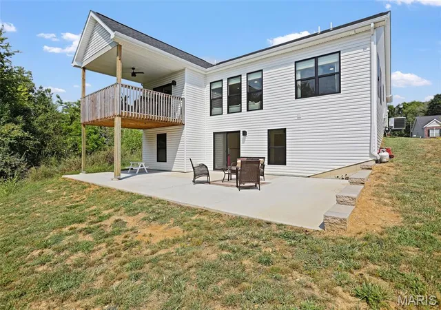 Photo 3 of Single family home for sale at 212 Grand Vista Ct, Edwardsville, IL 62025 | MLS# MIS26060435 | Listing updated on 2026-10-05