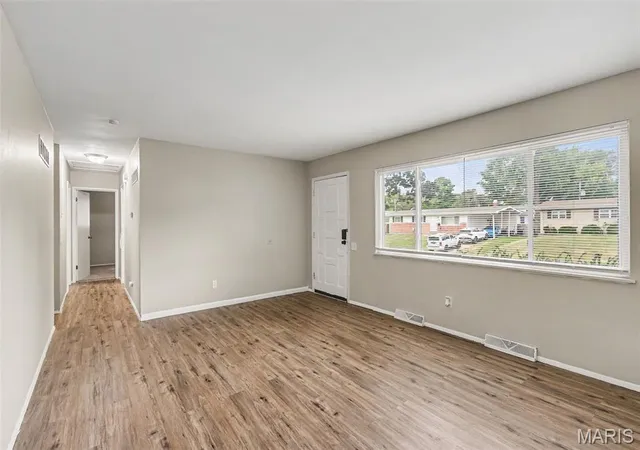 Photo 2 of Single family home for sale at 1260 Bobolink Dr, Florissant, MO 63031 | MLS# MIS26060436 | Listing updated on 2026-09-29