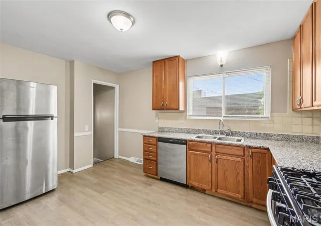Photo 3 of Single family home for sale at 1260 Bobolink Dr, Florissant, MO 63031 | MLS# MIS26060436 | Listing updated on 2026-09-29