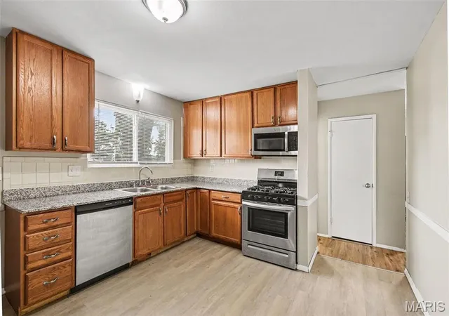 Photo 4 of Single family home for sale at 1260 Bobolink Dr, Florissant, MO 63031 | MLS# MIS26060436 | Listing updated on 2026-09-29