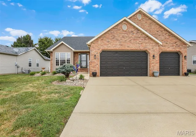 Photo 1 of Sale Pending at 522 Deer Run, Moro, IL 62067 | MLS# MIS26060437 | Listing updated on 2026-09-25