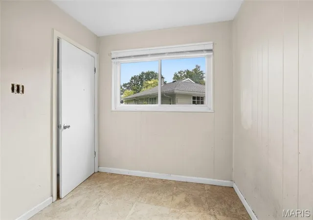 Photo 3 of Single family home for sale at 5613 Sanborn Dr, Saint Louis, MO 63121 | MLS# MIS26060441 | Listing updated on 2026-09-28